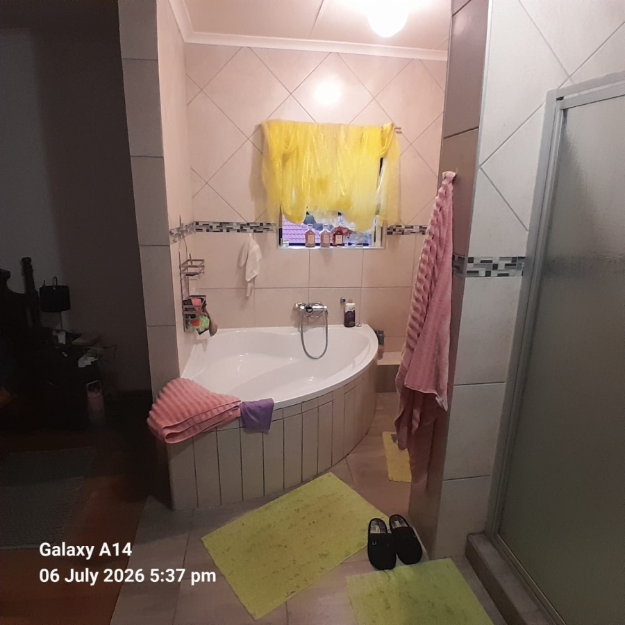 3 Bedroom Property for Sale in Safari Gardens North West
